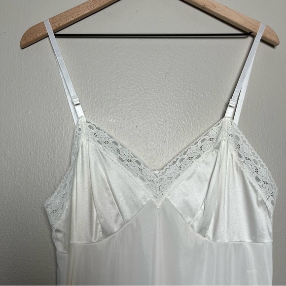VTG Vanity Fair Women Slip Dress Cottage White Lace Trim Babydoll Nylon Ethereal - Picture 7 of 9